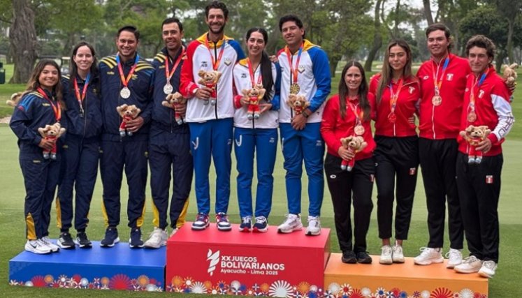 El equipo de golf de Colombia (izquierda), con el cucuteño Carlos Ardila tuvo una presentación en las justas bolivarianas.