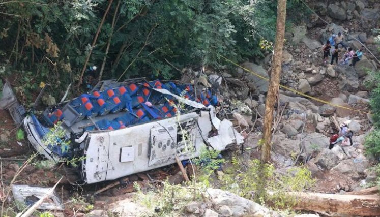 Empresa del bus accidentado con estudiantes rompe el silencio: esto dijeron