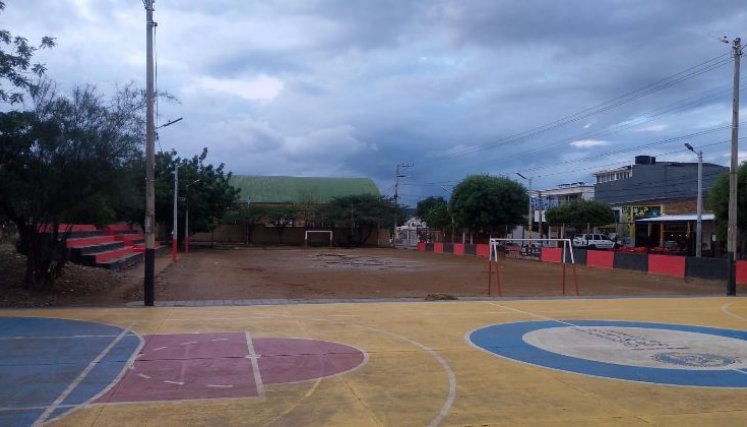 Cancha de tierra en Comuneros es foco de microtráfico