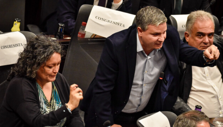 Con agarrón entre Minhhacienda