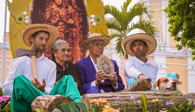  Kilómetros de cultura recorren los artistas de Ocaña durante el Desfile cultural de los Genitores.
