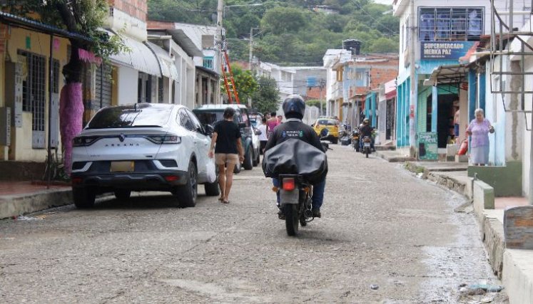 La industria textil y talleres de moto destacan en este sector.