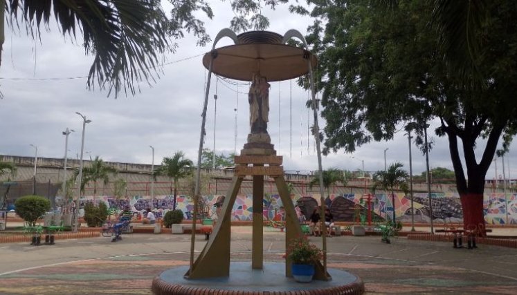 Más de 50 personas se reúnen a diario en este parque