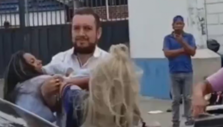 Mujer embarazada protagoniza pelea 