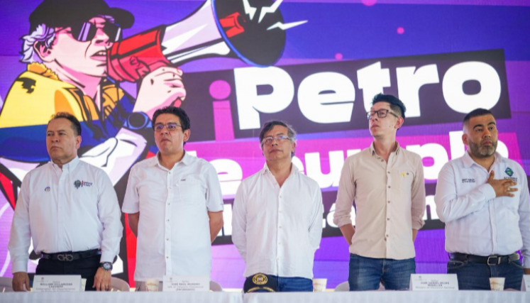 El presidente Gustavo Petro llegó por tercera vez a El Tarra para inaugurar obra educativa.
