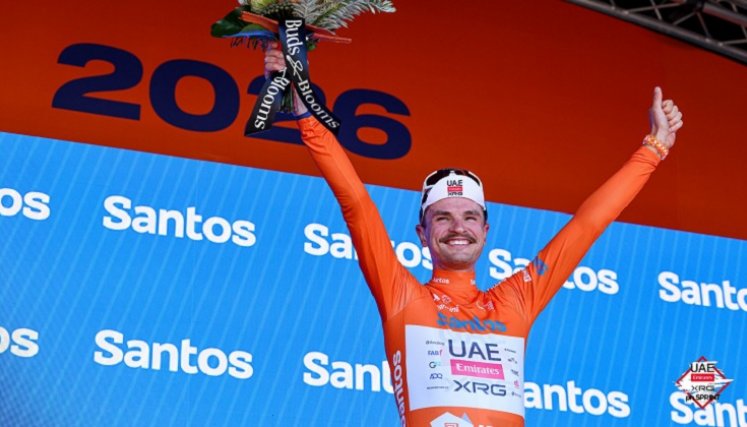 El australiano 'jugando de local' se impuso en la segunda etapa para apoderarse de la camiseta de líder.