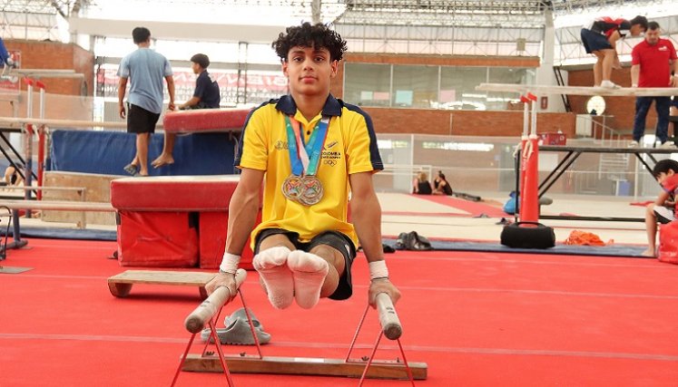 Joshua Atehortúa, gimnasta colombo-estadounidense, representa a la Liga de Norte de Santander se destacó en Estados Unidos.