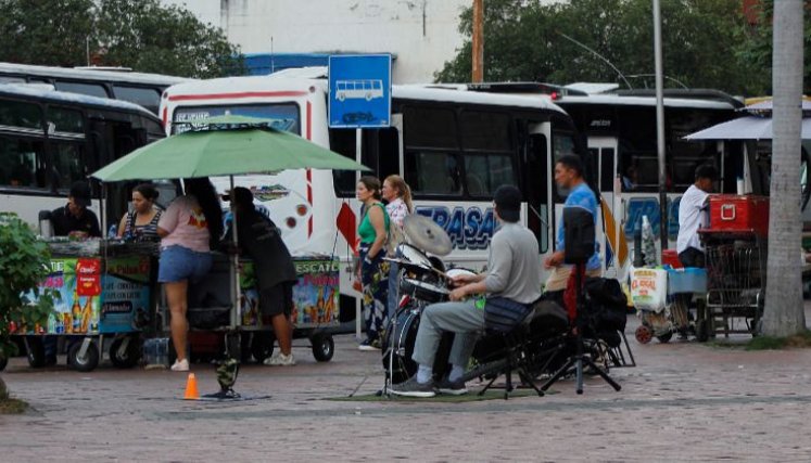 Alrededor de 30 mil pesos al día gana el baterista.