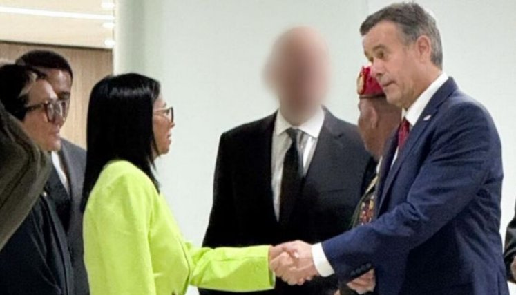 Director de la CIA viajó a Caracas y se reunió con Delcy Rodríguez tras caída de Nicolás Maduro