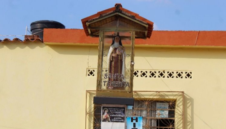 El barrio Santa Teresita celebra cada primero de octubre.