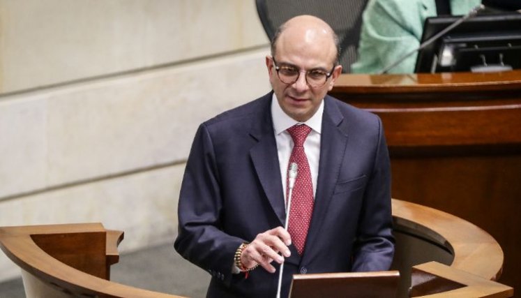 MAGISTRADO CAMARGO PIDE SUSPENDER EMERGENCIA ECONÓMICA POR “DAÑO IRREPARABLE”