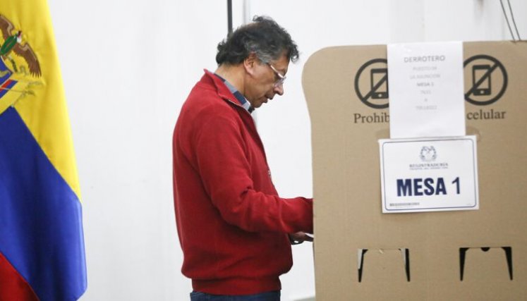 PETRO HABLA DE NUEVO DE REELECCIÓN: “SE LE PERMITIÓ A URIBE Y SANTOS”