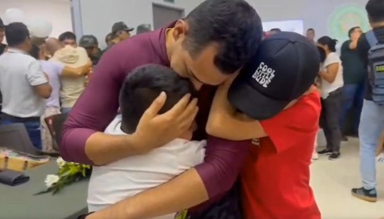 POLICÍAS LIBERADOS EN EL CATATUMBO YA SE REENCONTRARON CON SUS FAMILIAS