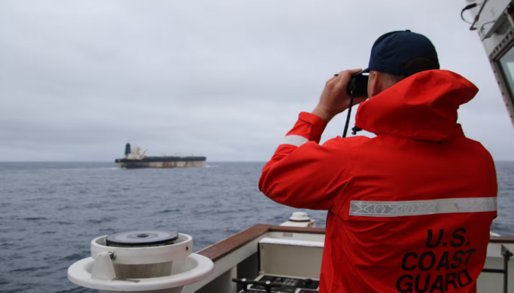 Petrolero huye de Venezuela