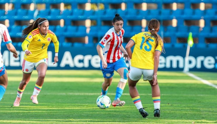 El seleccionado juvenil femenino de Colmbia igualó sin goles ante Paraguay.