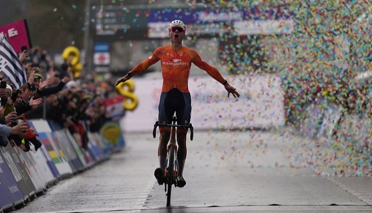 El pedalista neerlandés ganó de punta a punta la carrera, consolidándose como el mejor del planeta en la modalidad.