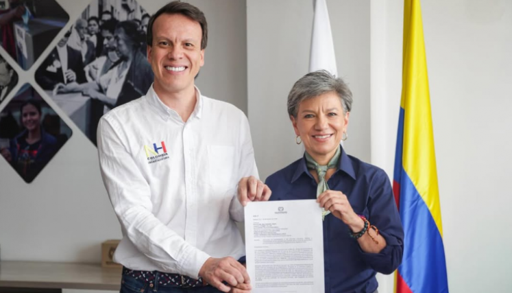 Claudia López y Leonardo Huerta, Consulta de Las Soluciones.