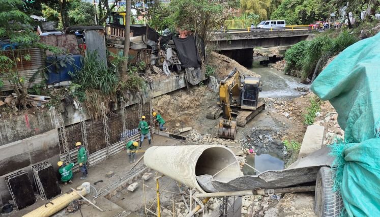 Descontaminar las aguas de los riachuelos que atraviesan la ciudad.