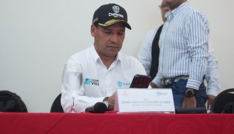 Ministro de Defensa, Pedro Sánchez. 