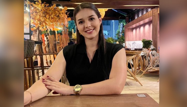 Joven Natalia Acosta 