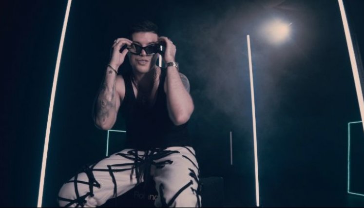 Dennis Fernando abre el 2026 con ‘Ángel’, una canción que une música y cine.