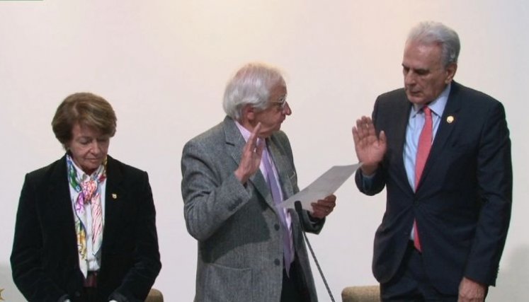 Eduardo Durán asume la presidencia del Colegio Máximo de las Academias con la reforma educativa como prioridad.