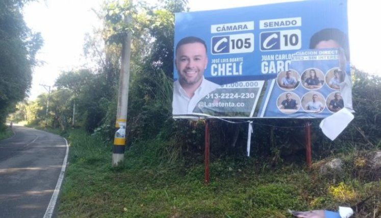 En la vía a Bochalema, una valla del aspirante a la Cámara de Representantes, José Luis Duarte, fue vandalizada/Foto : Cortesía