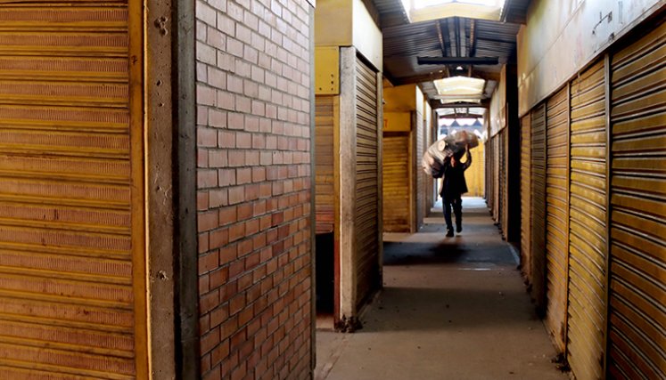 Locales de La Nueva Sexta. / Foto Carlos Ramírez-La Opinión