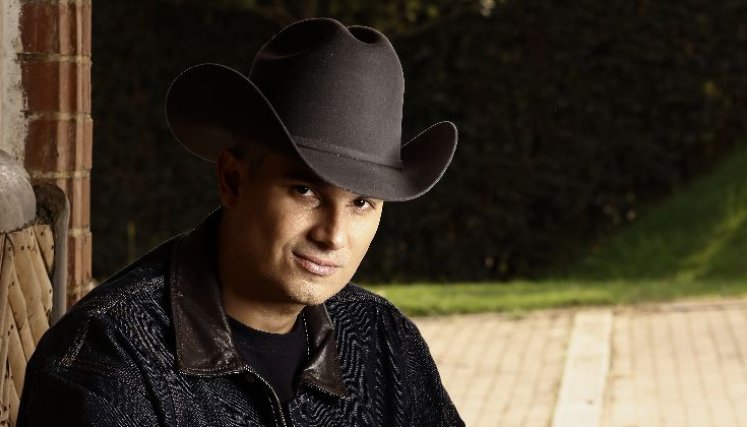 Pipe Bueno lanza ‘Ya Te Superé’, un himno de desamor y amor propio.