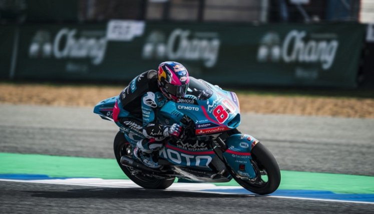 David Alonso sufrió una aparatosa caída en el arranque del Gran Premio de Tailandia.