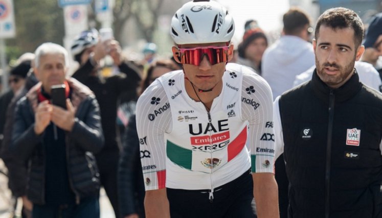 Isaac Del Toro corredor del (UAE-Emirates) arribó segundo en la etapa.