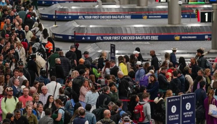 Donald Trump plantea usar agentes del ICE en aeropuertos de EE. UU.