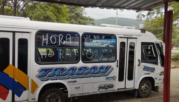 BUSETAS IRÁN A PARO 