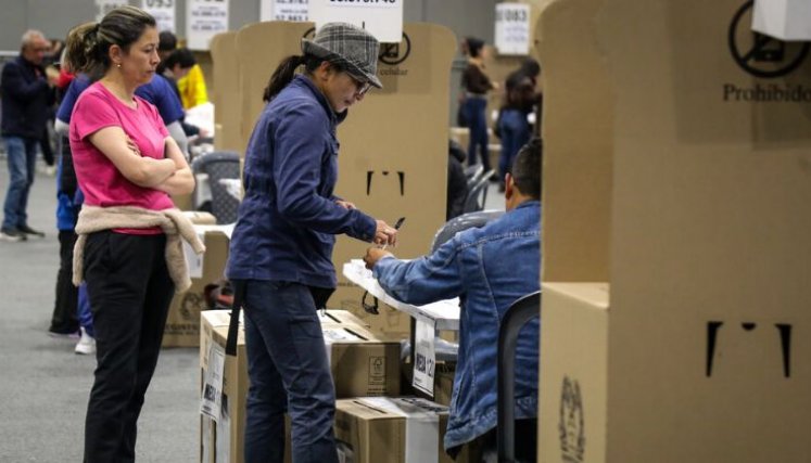 Con el cierre de los puestos de votación a las 4:00 de la tarde, comenzó el proceso de conteo de votos que definirá los resultados de las elecciones legislativas y de las consultas interpartidistas rumbo a la Presidencia de Colombia.