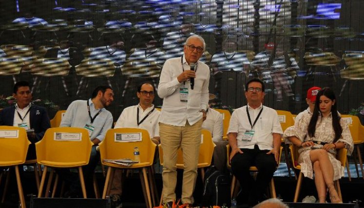 Los candidatos respondieron interrogantes de la competitividad, seguridad, salud y autonomía adminstrativa. Aquí, Jairo Yáñez, aspirante a la Cámara de Represnetantes/Foto Stefany Peñaloza