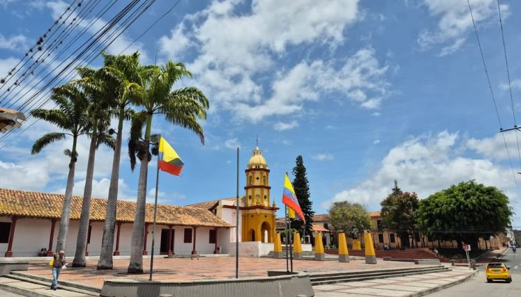 Miles de personas visitan lugares emblemáticos de la región.