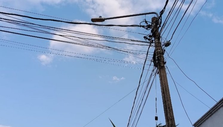 En Villa de Tejares se reportan problemas de alumbrado