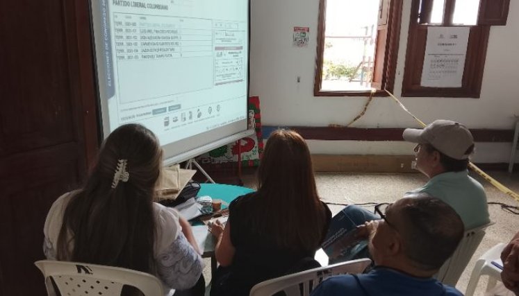 Todos los Partidos que participaron en las elecciones del 8 de marzo tienen testigos en el escrutinio/Foto Orlando Carvajal