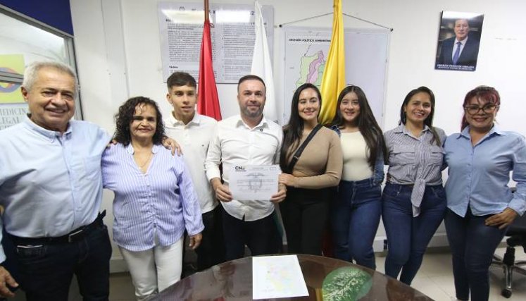 José Luis Duarte Contreras recibió la credencial como representante electo./Foto Carlos Ramírez La Opinión