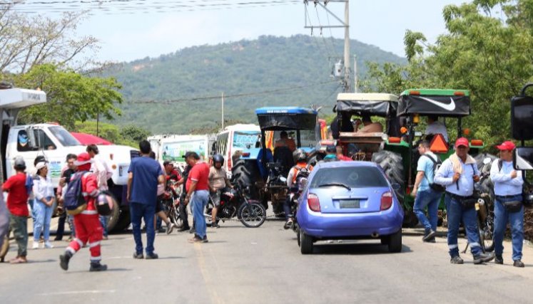 Más de 500 campesinos participaron de la movilización que emprendió el gremio arrocero.
