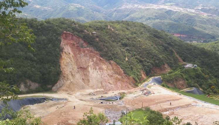 Los voceros comunales de la vereda La Madera denuncian posible contaminación ambiental con los lixiviados.