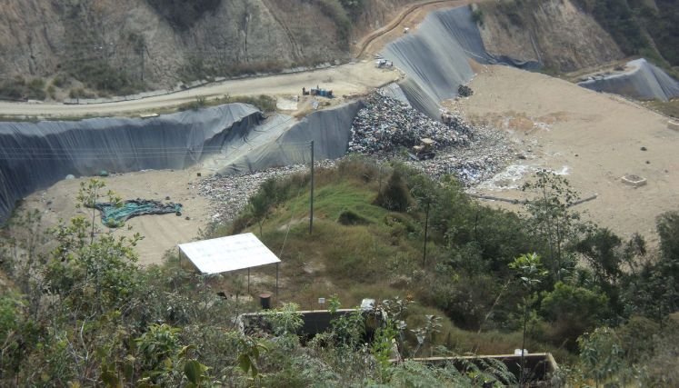Los voceros comunales de la vereda La Madera denuncian posible contaminación ambiental con los lixiviados.