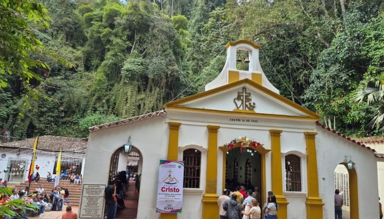 Miles de personas visitan lugares emblemáticos de la región.