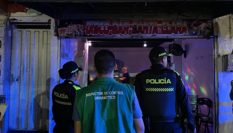 Sellados establecimientos de vida nocturna en Ocaña.