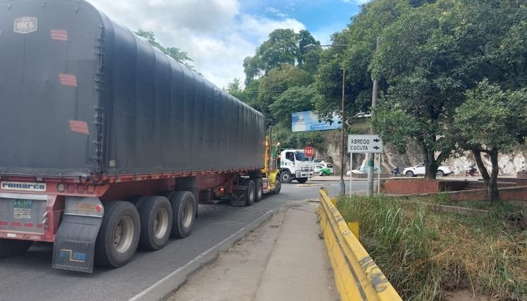 Las calles de Ocaña se quedaron pequeñas ante el alto flujo vehicular de los últimos años.