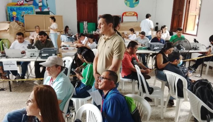Los escrutinios se cumplen en la biblioteca pública Julio Pérez Ferrero/Foto Orlando Carvajal