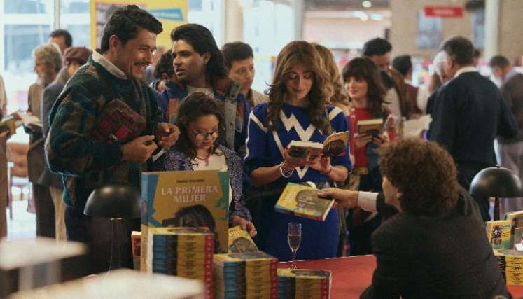 Entre nostalgia y cambio social: ‘La primera vez’ se despide con su cuarta temporada.