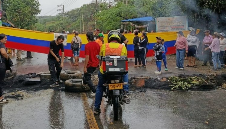 Manifestación en Atalaya mantiene bloqueada la vía a El Zulia, en Cúcuta
