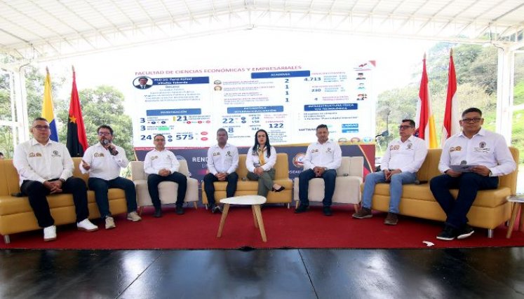 Conversatorio de la facultad de Ciencias Económicas y Empresariales/Foto Carlos Ramírez
