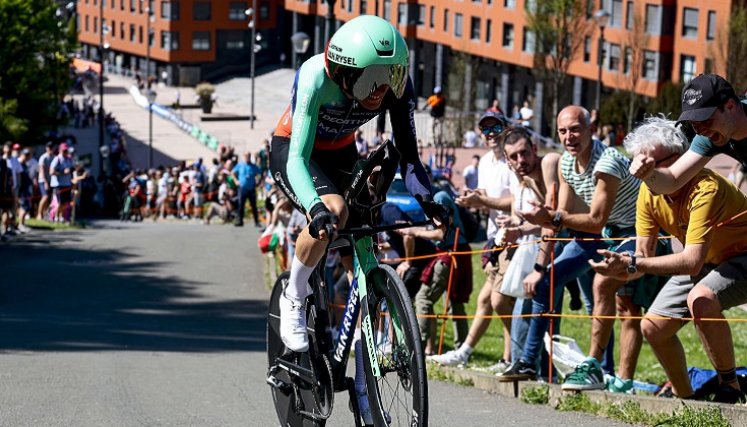 El juvenil Paul Seixas (Decathlon), sorprendió en el inicio de la Vuelta Itxzulia 2026.